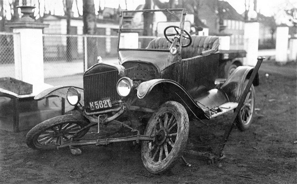 Autoparken ? Del 2 : Besttelsen - Dines Bog
